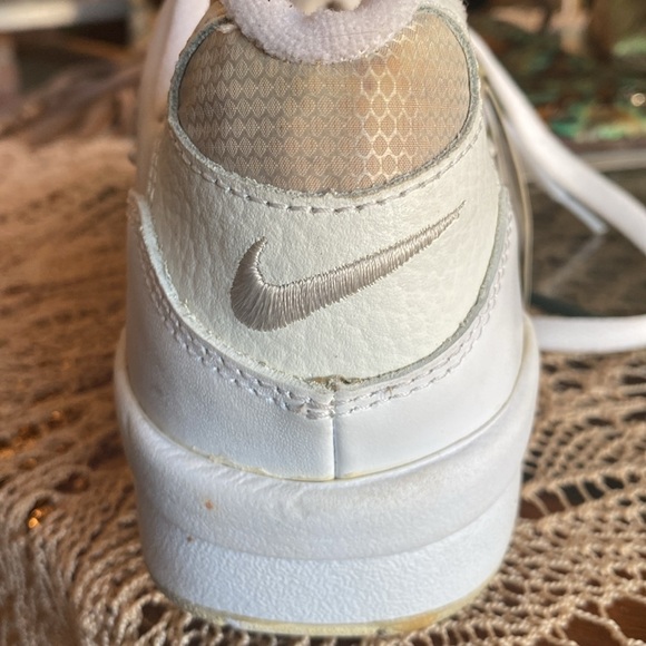 VTG Nike Women’s Golf Shoe White Leather Athletic Sport Cleats size 7.5 - Picture 13 of 13